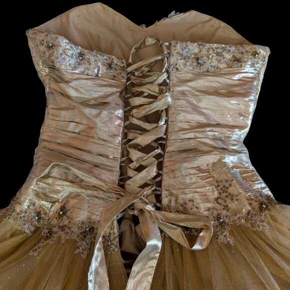 Stunning Gold Prom-Quinceañera Dress - Elegant Ball Gown with Straps - Picture 5 of 6